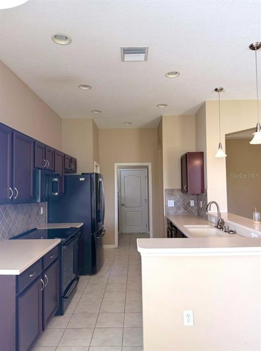 For Sale: $350,000 (3 beds, 2 baths, 1657 Square Feet)