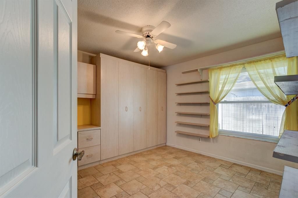 На продажу: $340,000 (3 спален, 2 ванн, 1796 Квадратных фут)