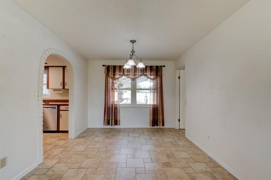 На продажу: $340,000 (3 спален, 2 ванн, 1796 Квадратных фут)