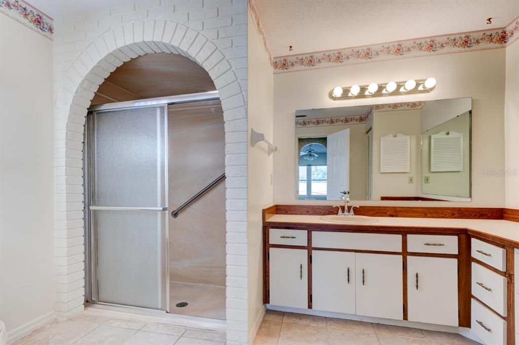 На продажу: $340,000 (3 спален, 2 ванн, 1796 Квадратных фут)