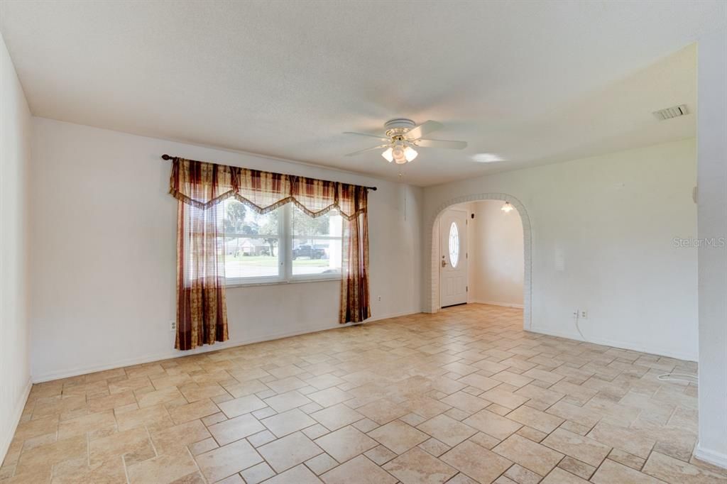 На продажу: $340,000 (3 спален, 2 ванн, 1796 Квадратных фут)