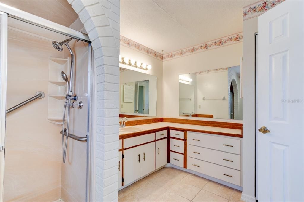 На продажу: $340,000 (3 спален, 2 ванн, 1796 Квадратных фут)