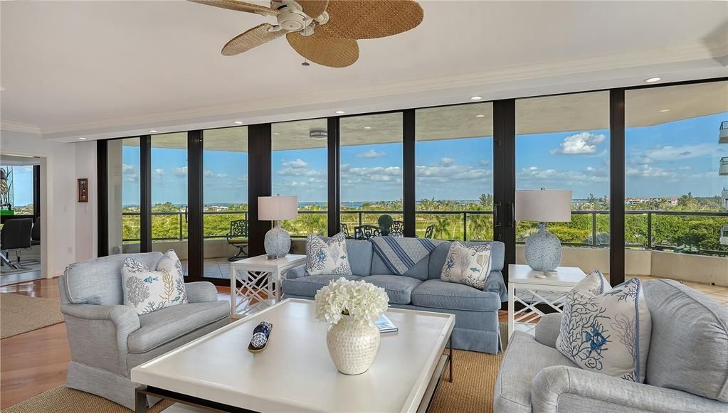 待售: $2,195,000 (3 贝兹, 3 浴室, 2375 平方英尺)