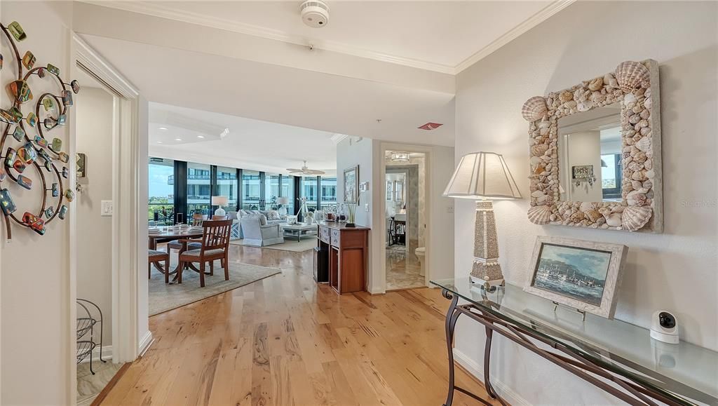 待售: $2,195,000 (3 贝兹, 3 浴室, 2375 平方英尺)