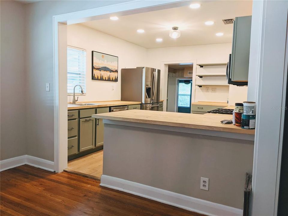 出租: $3,250 (3 贝兹, 2 浴室, 1836 平方英尺)