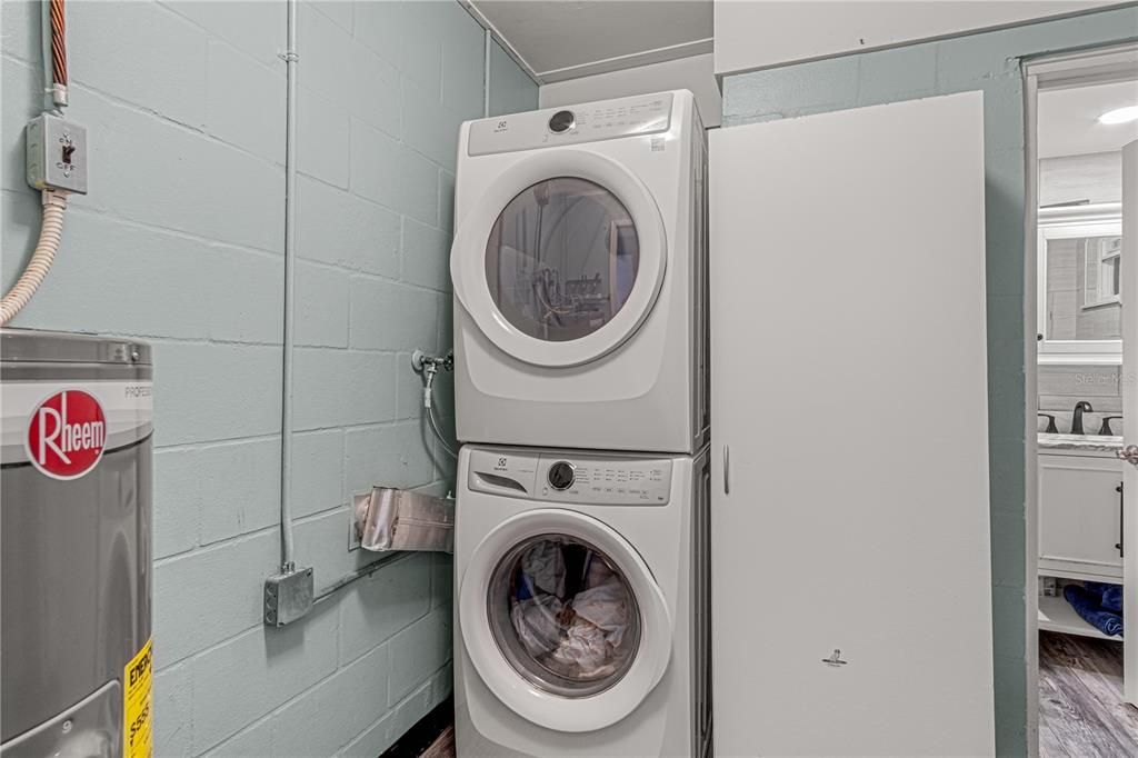 En Venta: $989,000 (3 camas, 2 baños, 1200 Pies cuadrados)