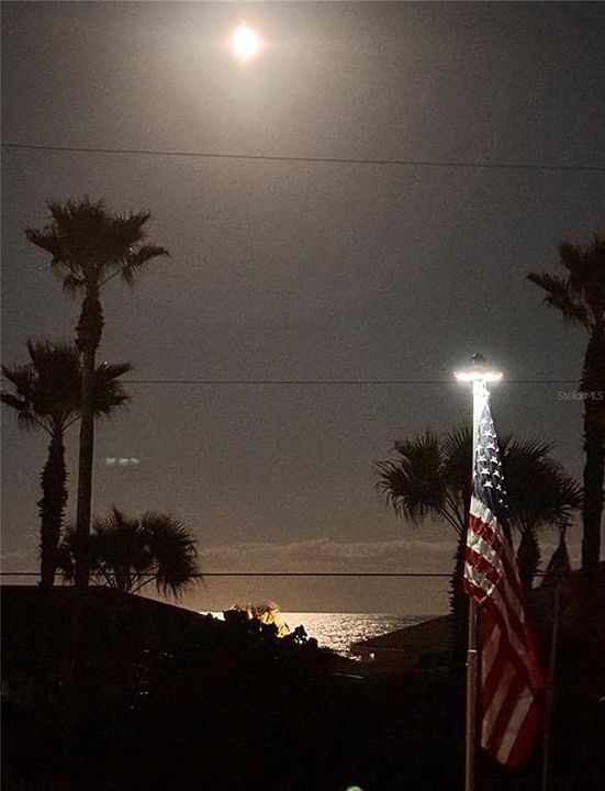 En Venta: $989,000 (3 camas, 2 baños, 1200 Pies cuadrados)