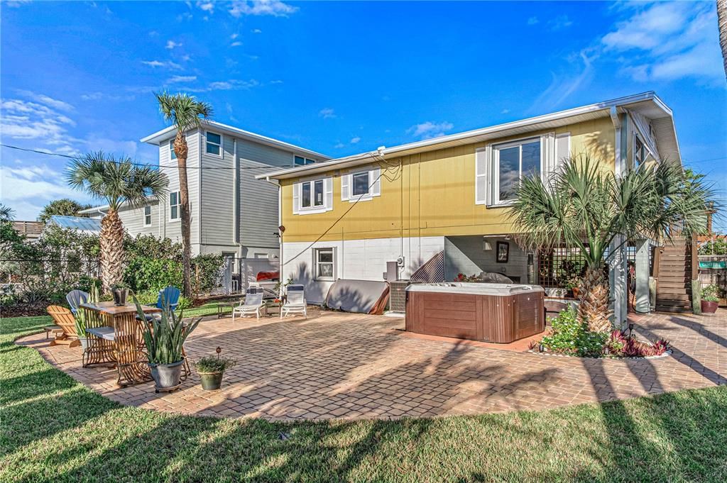 En Venta: $989,000 (3 camas, 2 baños, 1200 Pies cuadrados)