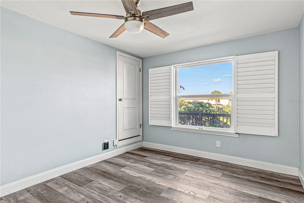 En Venta: $989,000 (3 camas, 2 baños, 1200 Pies cuadrados)