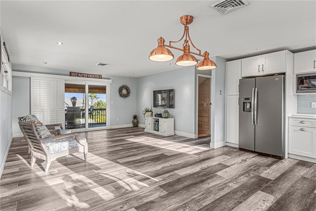 En Venta: $989,000 (3 camas, 2 baños, 1200 Pies cuadrados)