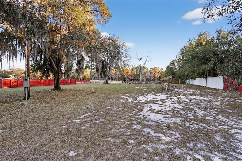 For Sale: $160,000 (2 beds, 2 baths, 896 Square Feet)