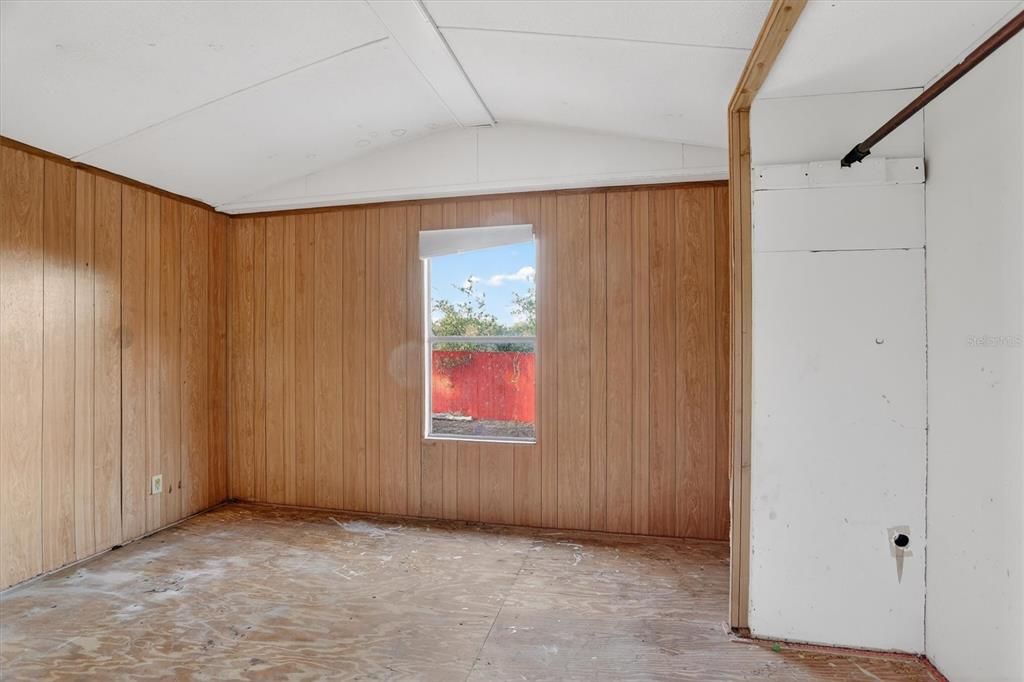 For Sale: $160,000 (2 beds, 2 baths, 896 Square Feet)