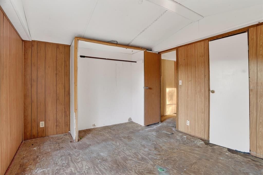 For Sale: $160,000 (2 beds, 2 baths, 896 Square Feet)