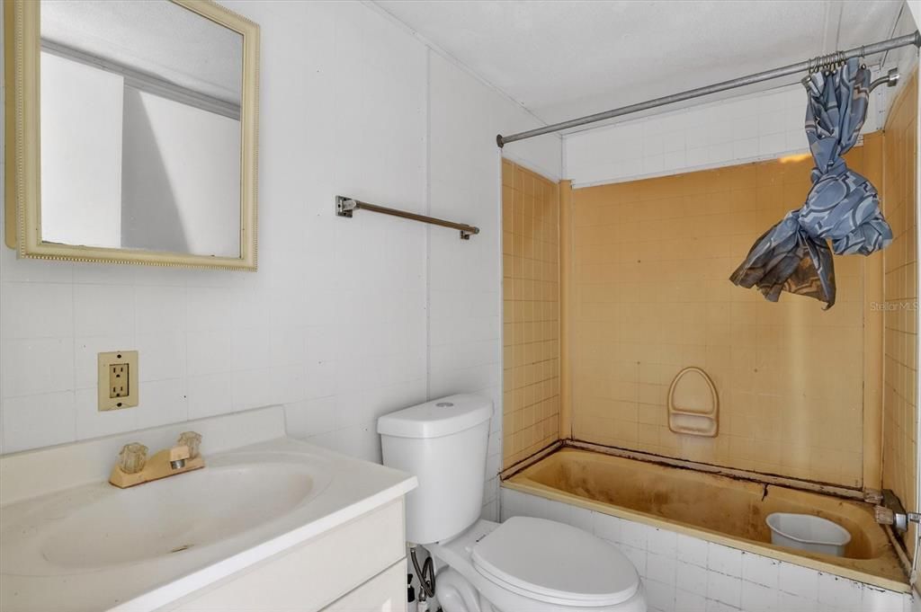 For Sale: $160,000 (2 beds, 2 baths, 896 Square Feet)