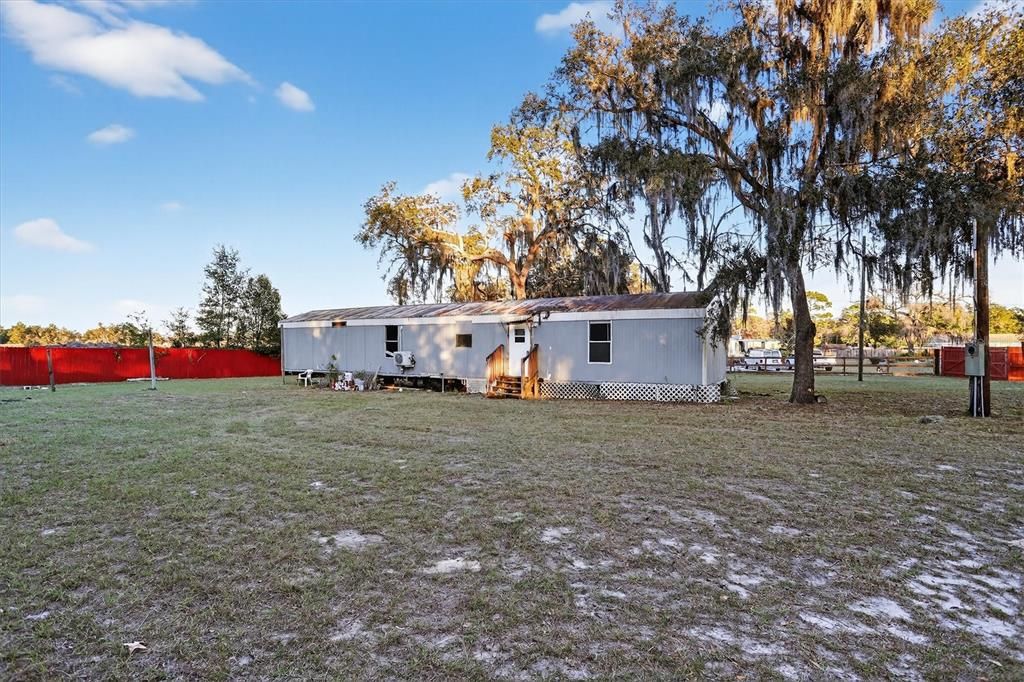 For Sale: $160,000 (2 beds, 2 baths, 896 Square Feet)