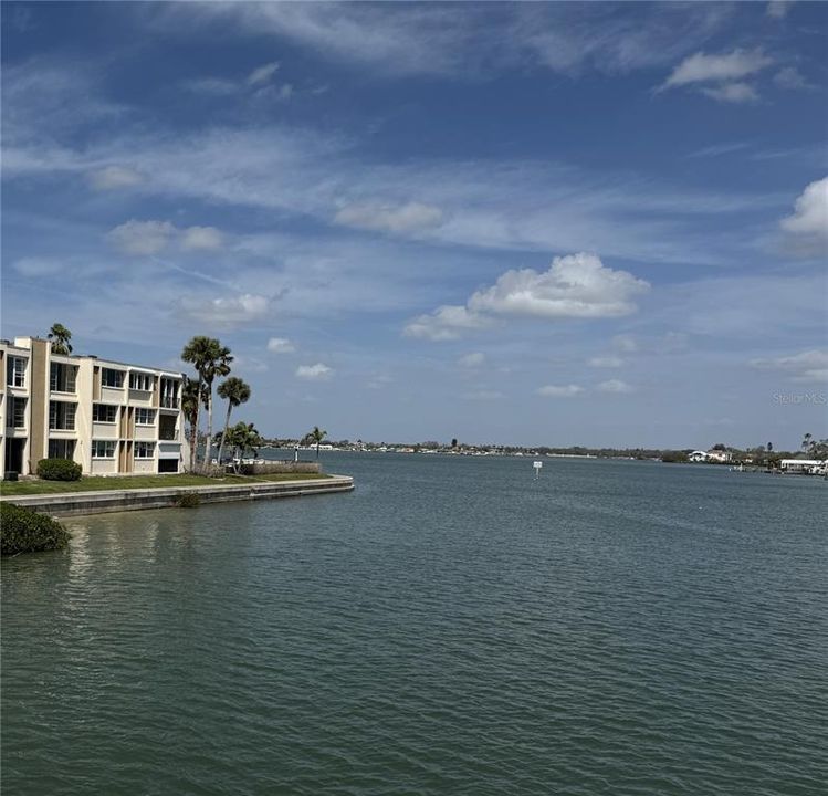 На продажу: $319,000 (2 спален, 2 ванн, 1170 Квадратных фут)