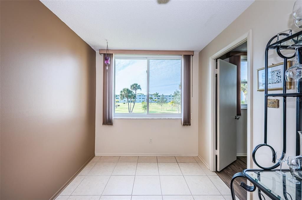 待售: $139,900 (1 贝兹, 1 浴室, 825 平方英尺)