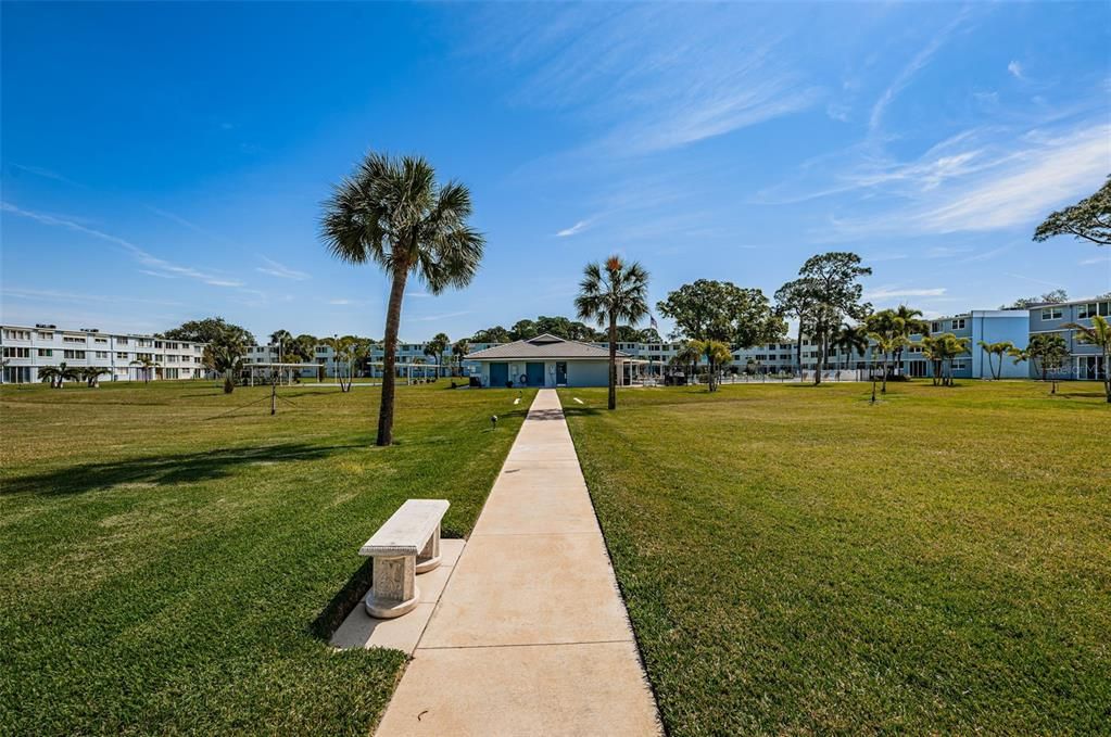 待售: $139,900 (1 贝兹, 1 浴室, 825 平方英尺)