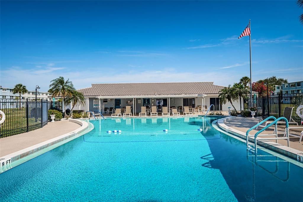 待售: $139,900 (1 贝兹, 1 浴室, 825 平方英尺)