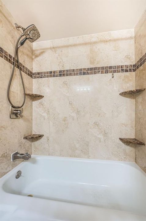 待售: $139,900 (1 贝兹, 1 浴室, 825 平方英尺)