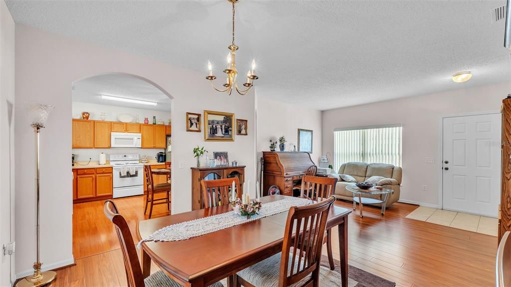 En Venta: $260,000 (3 camas, 2 baños, 1610 Pies cuadrados)