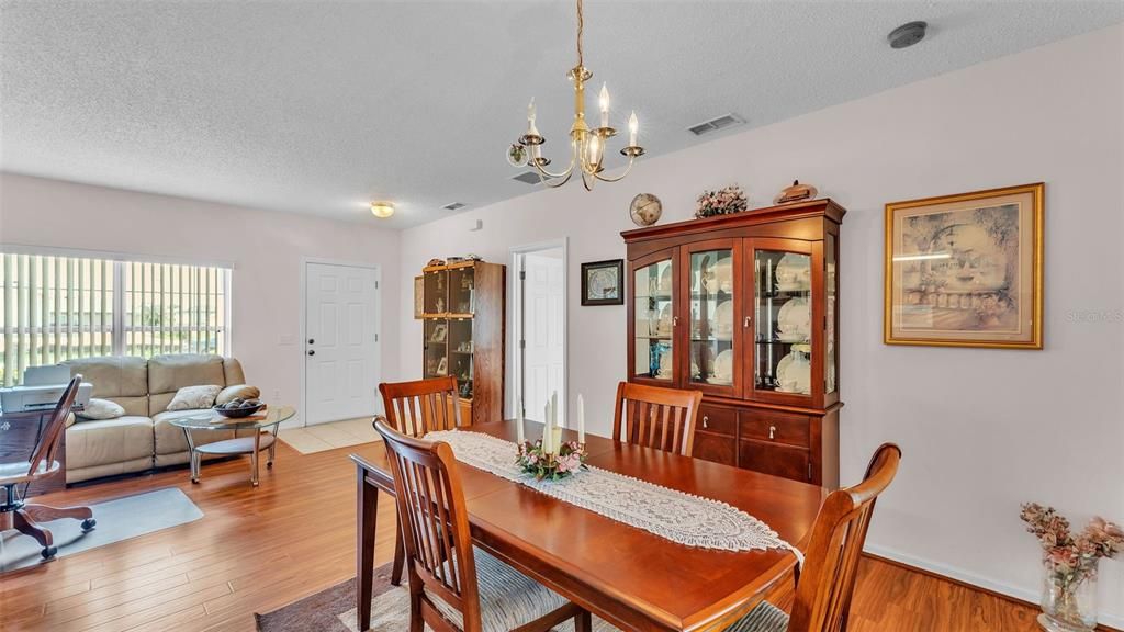 En Venta: $260,000 (3 camas, 2 baños, 1610 Pies cuadrados)