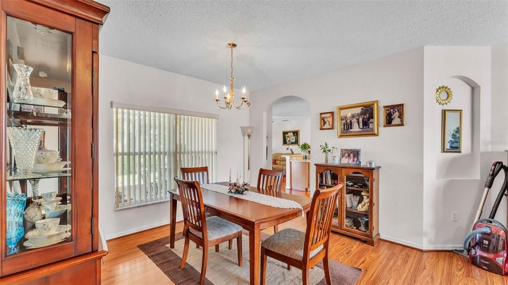 En Venta: $260,000 (3 camas, 2 baños, 1610 Pies cuadrados)