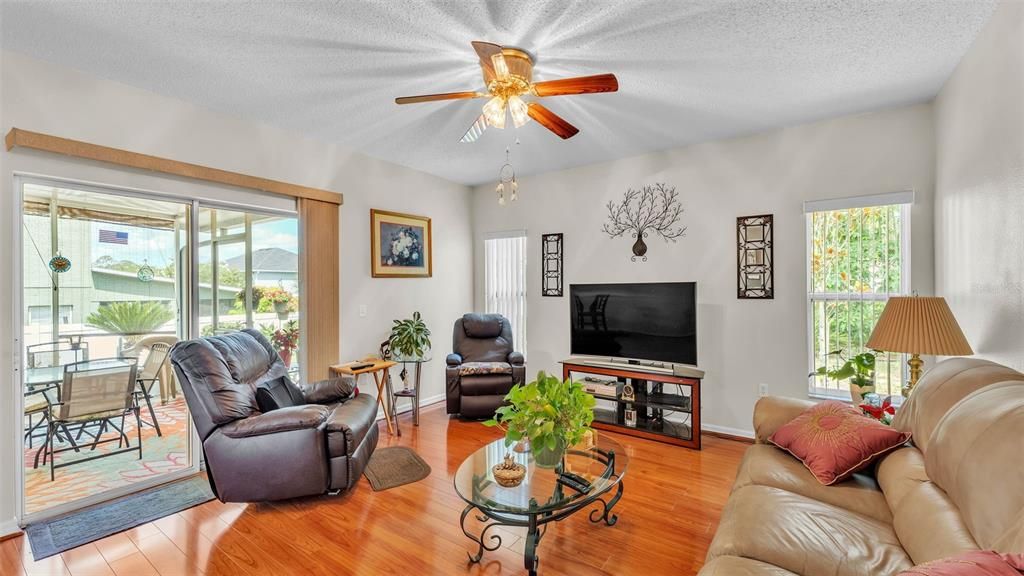 En Venta: $260,000 (3 camas, 2 baños, 1610 Pies cuadrados)