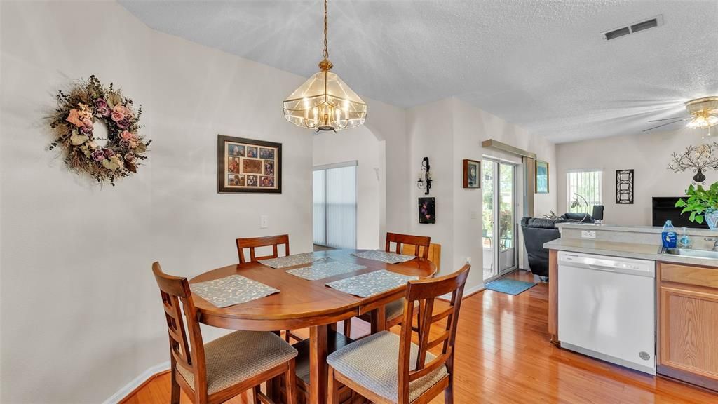 En Venta: $260,000 (3 camas, 2 baños, 1610 Pies cuadrados)