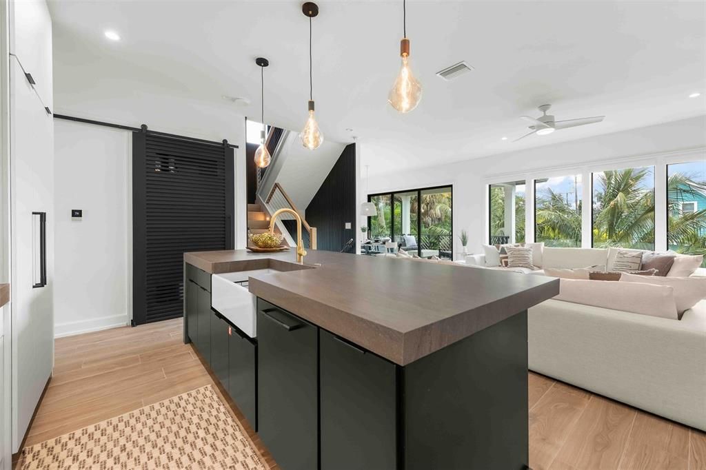 На продажу: $3,750,000 (4 спален, 5 ванн, 2259 Квадратных фут)