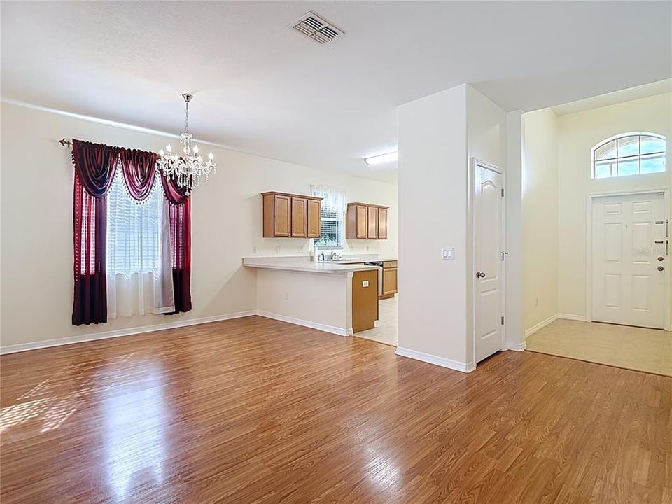 待售: $303,000 (3 贝兹, 2 浴室, 1672 平方英尺)