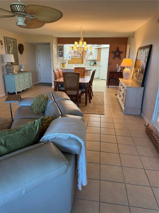 出租: $2,000 (2 贝兹, 2 浴室, 1405 平方英尺)