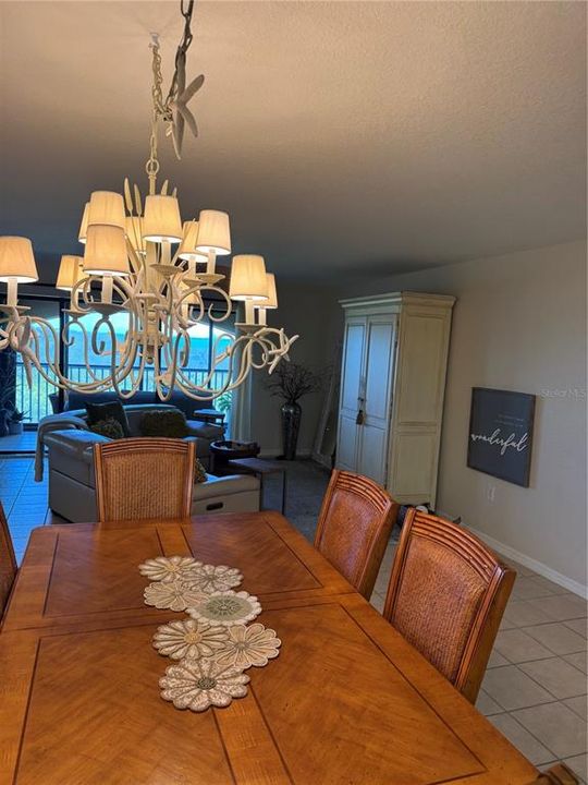 出租: $2,000 (2 贝兹, 2 浴室, 1405 平方英尺)