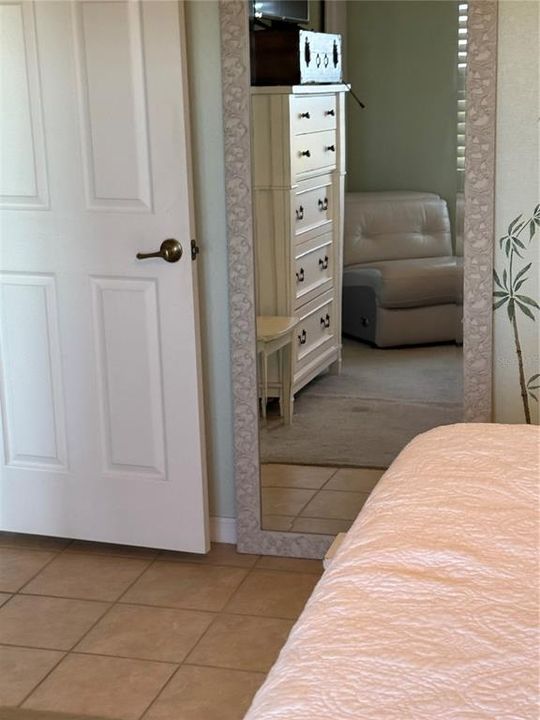 出租: $2,000 (2 贝兹, 2 浴室, 1405 平方英尺)