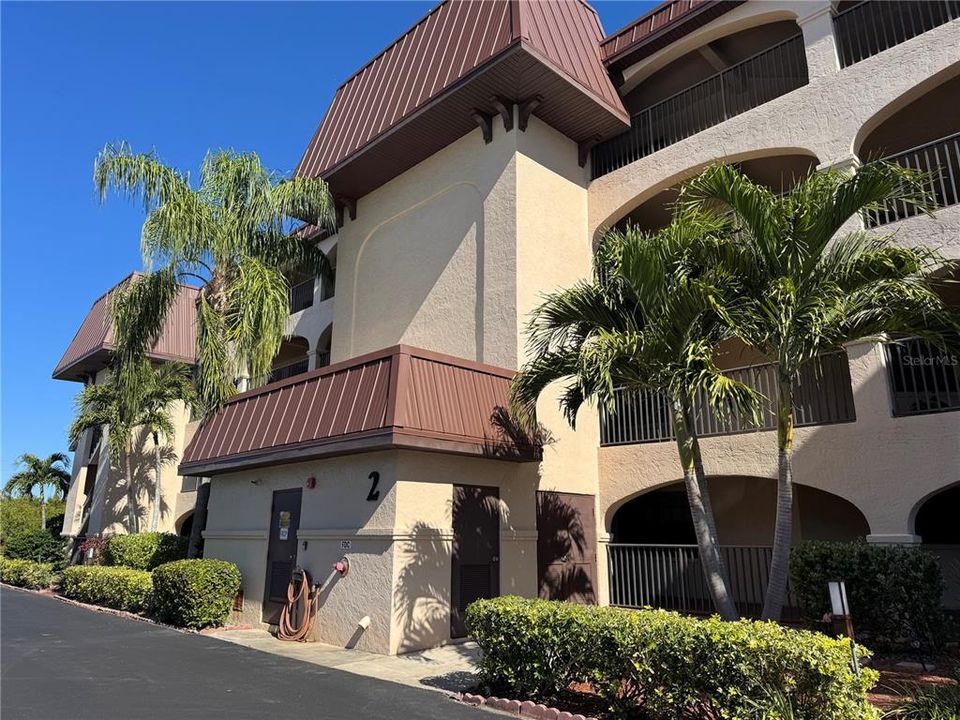 出租: $2,000 (2 贝兹, 2 浴室, 1405 平方英尺)