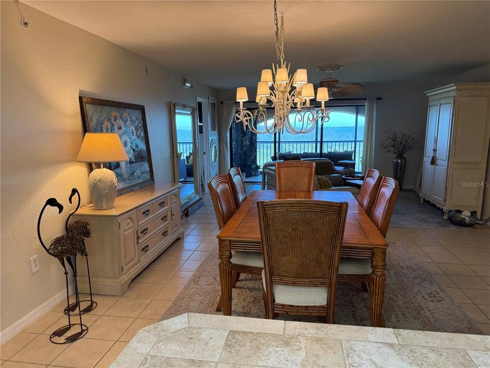 出租: $2,000 (2 贝兹, 2 浴室, 1405 平方英尺)