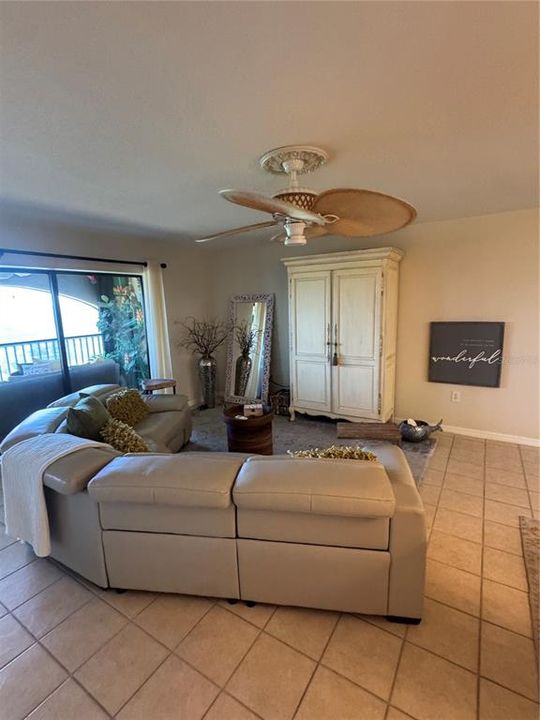 出租: $2,000 (2 贝兹, 2 浴室, 1405 平方英尺)