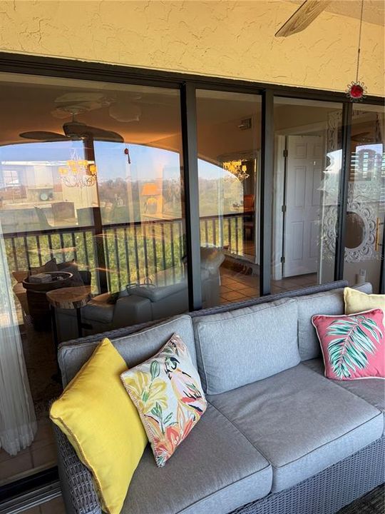 出租: $2,000 (2 贝兹, 2 浴室, 1405 平方英尺)