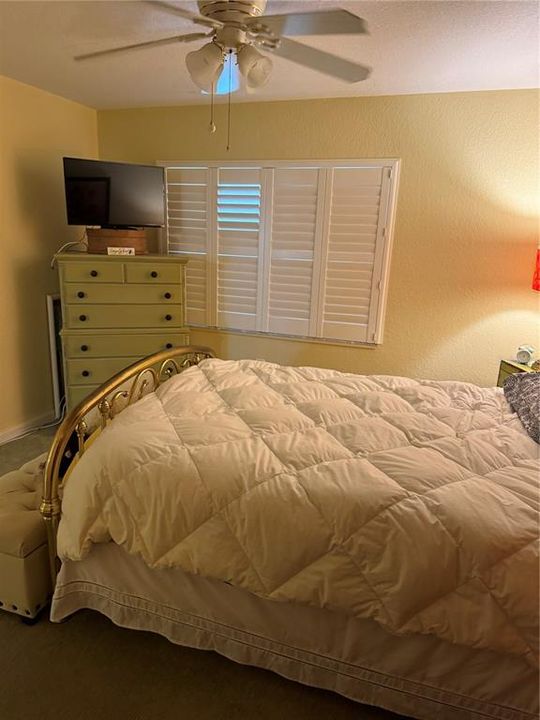 出租: $2,000 (2 贝兹, 2 浴室, 1405 平方英尺)