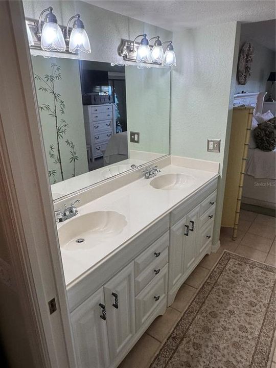 出租: $2,000 (2 贝兹, 2 浴室, 1405 平方英尺)