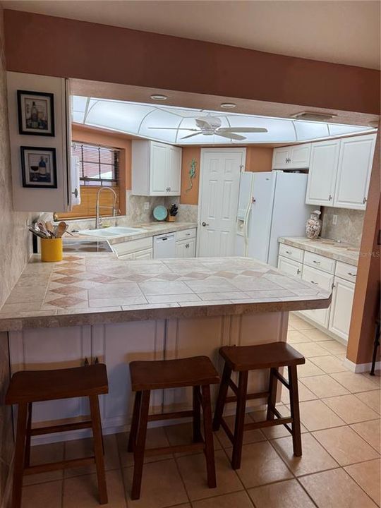 出租: $2,000 (2 贝兹, 2 浴室, 1405 平方英尺)