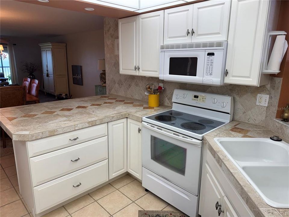 出租: $2,000 (2 贝兹, 2 浴室, 1405 平方英尺)