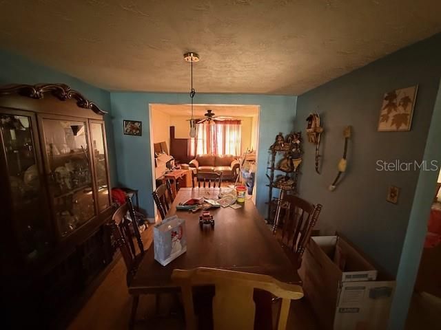 For Sale: $215,000 (3 beds, 2 baths, 1561 Square Feet)