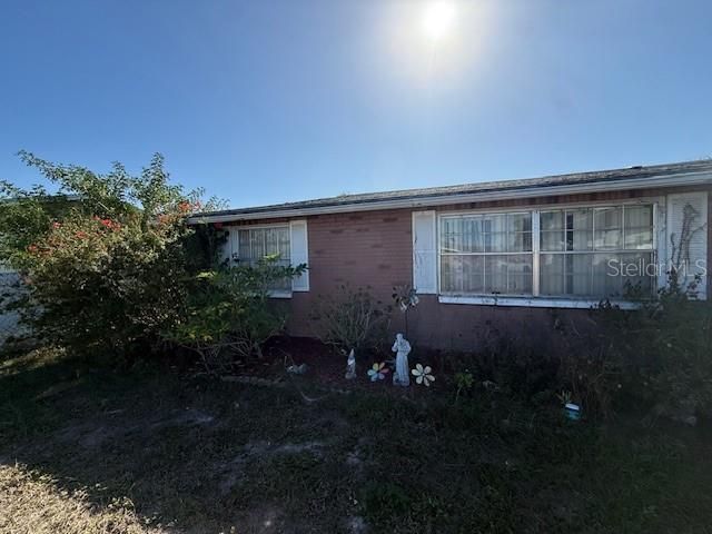 For Sale: $215,000 (3 beds, 2 baths, 1561 Square Feet)