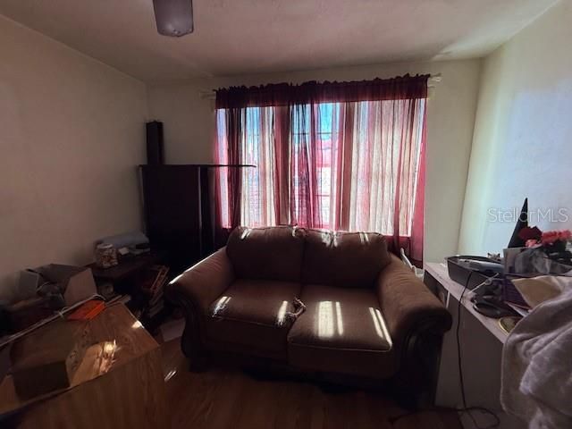 For Sale: $215,000 (3 beds, 2 baths, 1561 Square Feet)