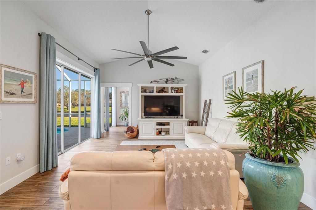 For Sale: $1,050,000 (3 beds, 3 baths, 2962 Square Feet)