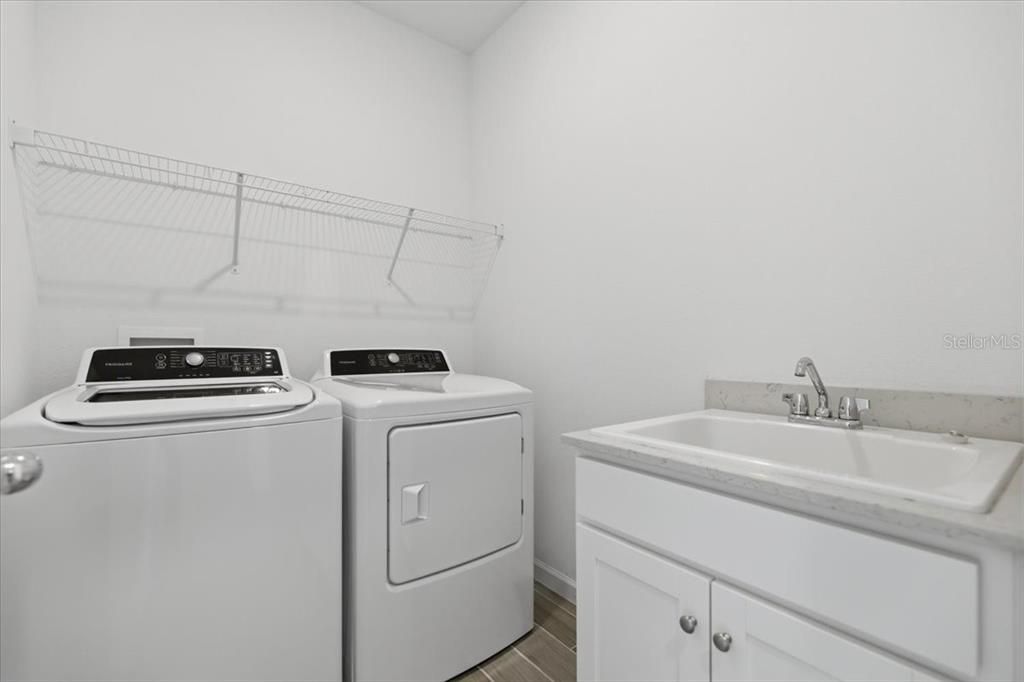 For Sale: $299,000 (3 beds, 2 baths, 1755 Square Feet)