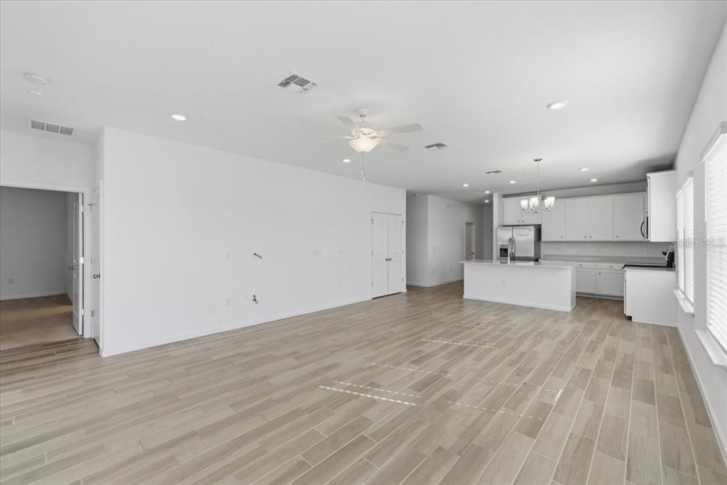 For Sale: $299,000 (3 beds, 2 baths, 1755 Square Feet)