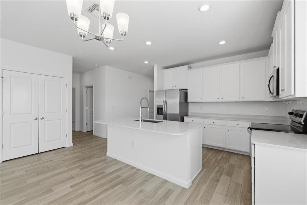 For Sale: $299,000 (3 beds, 2 baths, 1755 Square Feet)