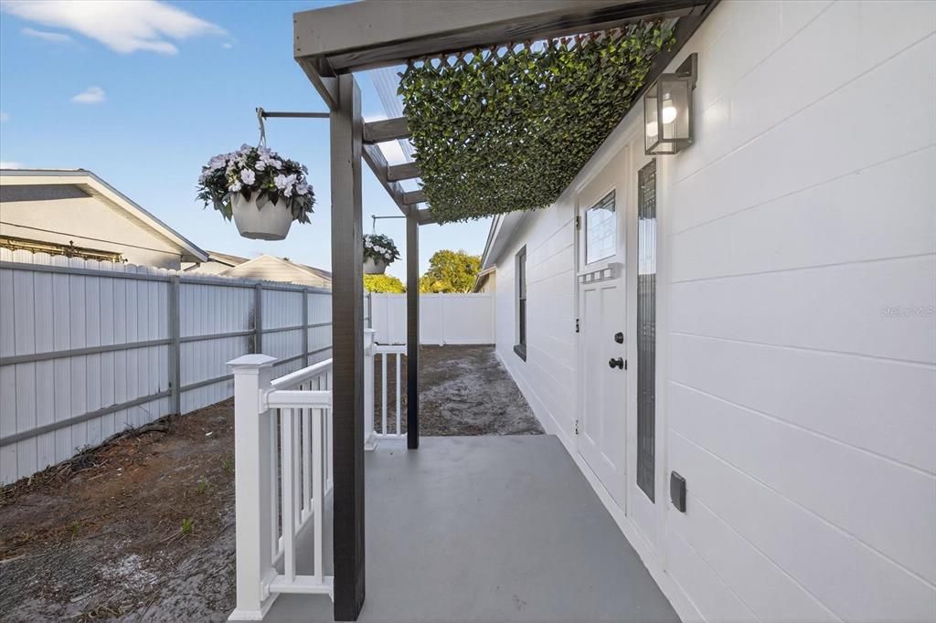 For Sale: $449,900 (4 beds, 3 baths, 1504 Square Feet)